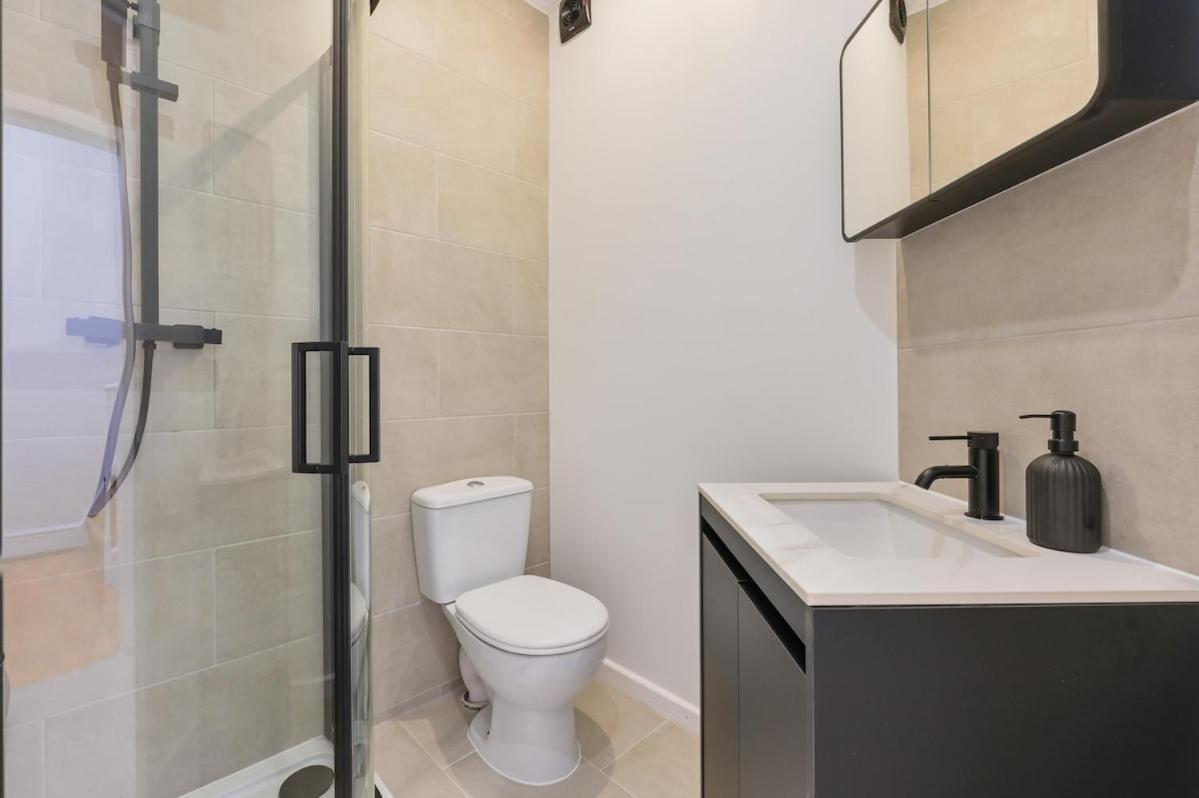 Bright 2 Bed In * Londra